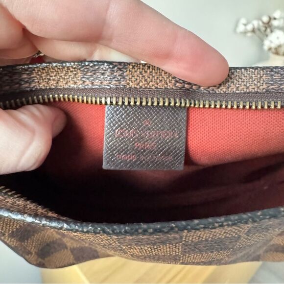 ✅AUTHENTIC✅LOUIS VUITTON TRUTH EBENE POUCH - Picture 11 of 14